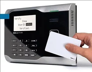 ثبت تردد از طریق دستگاه کارت زنی